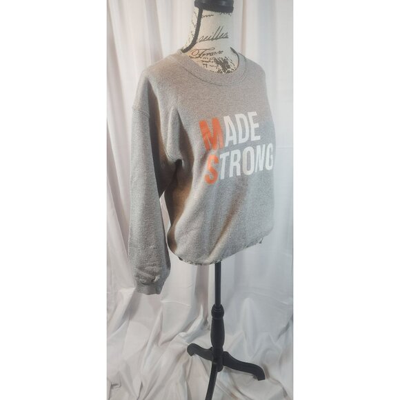 Gildan Heavy Blend Gray Sweatshirt Made Strong Graphic Front S 50% Cotton/50% Po - Picture 2 of 5